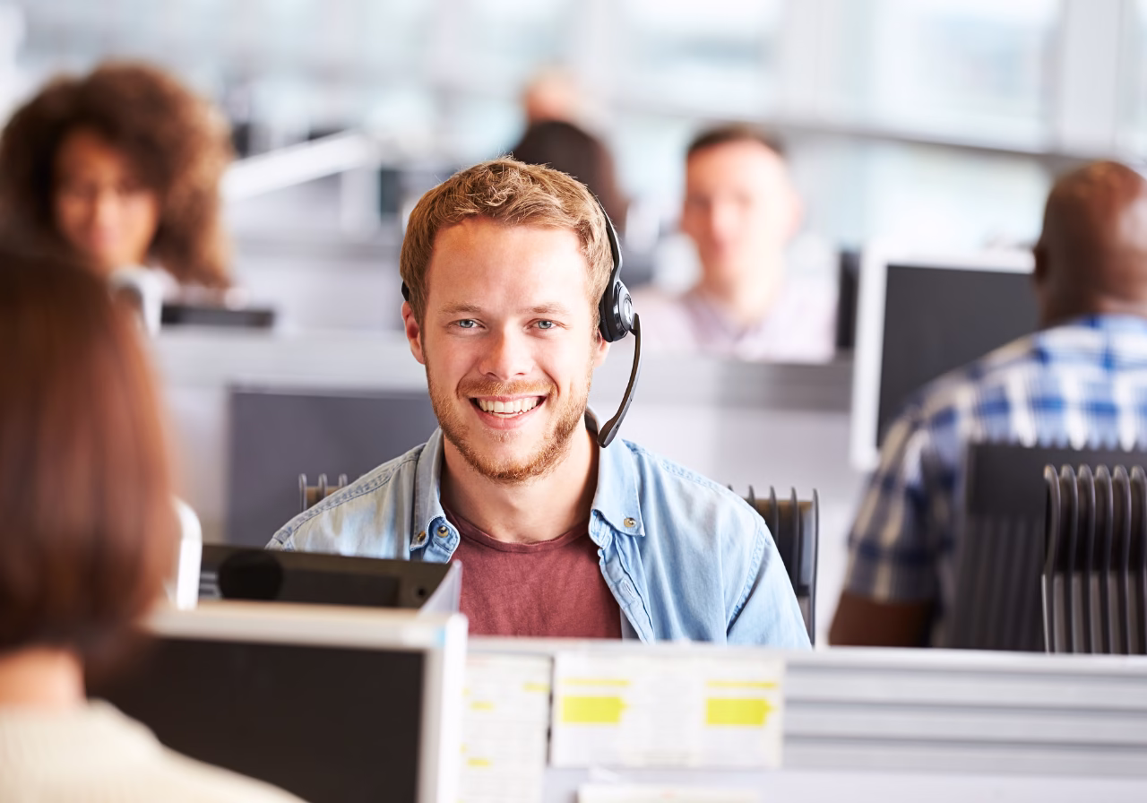 Top 10 VoIP Call Center Solutions for Businesses in 2025 - Improve Efficiency and Customer Service